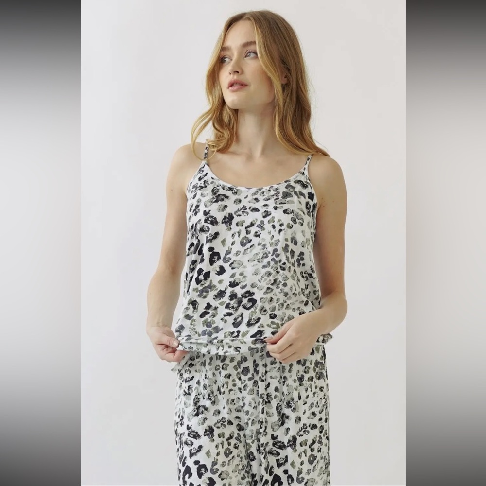 40. Women’s Camisole & Ankle Pant Leopard Print Sage Black Green Mix - Picture 2 of 8